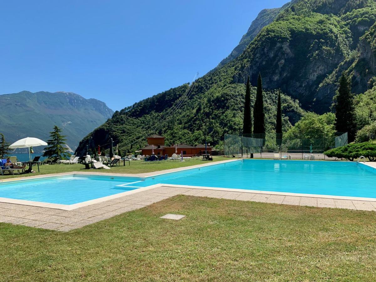 リーヴァ・デル・ガルダSky&Pool Domアパートメント エクステリア 写真
