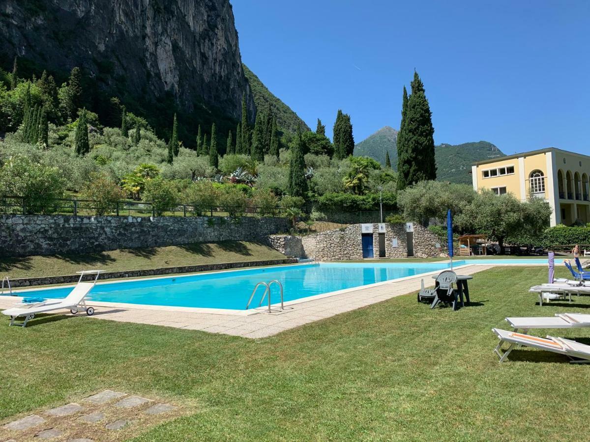 リーヴァ・デル・ガルダSky&Pool Domアパートメント エクステリア 写真